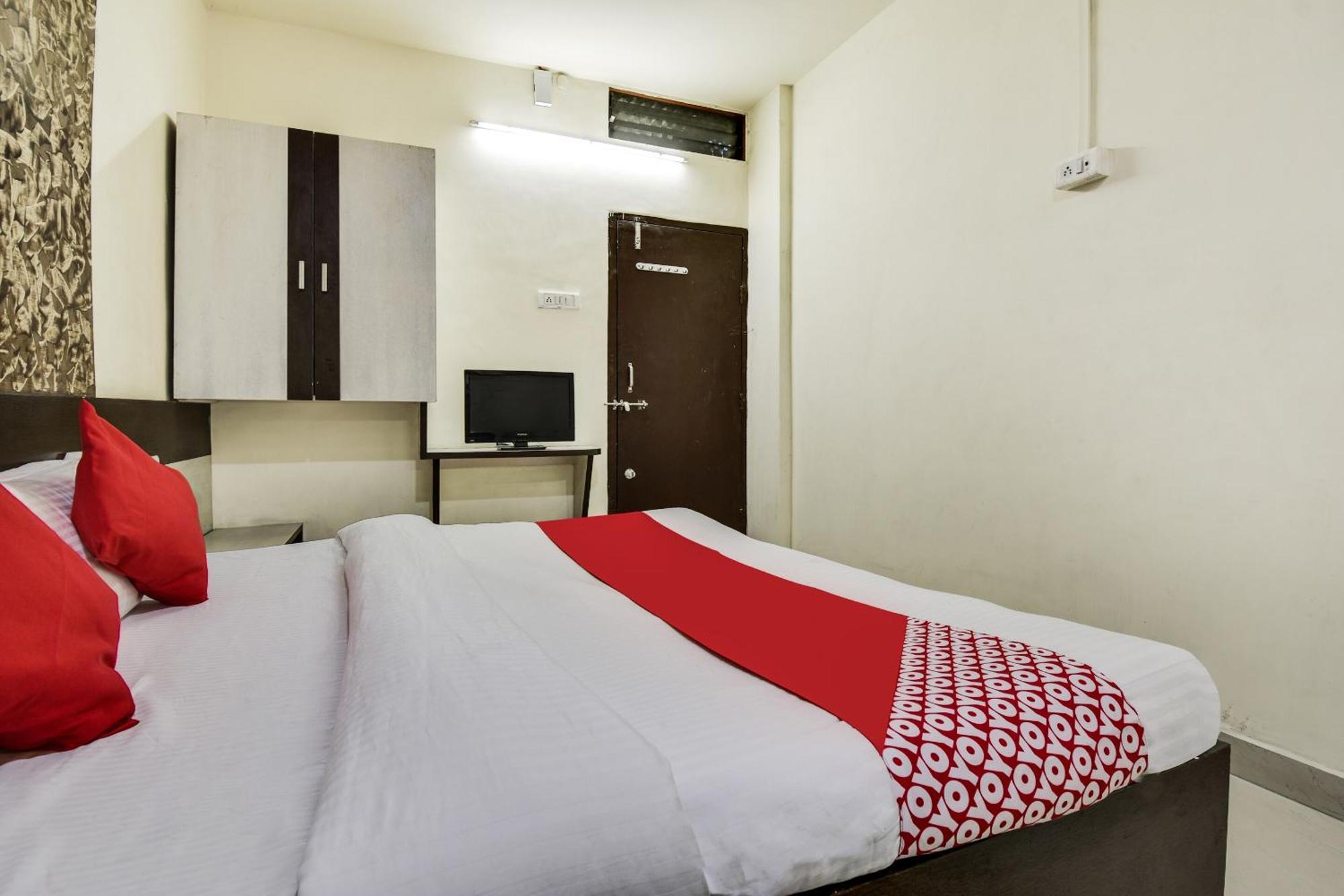 OYO 69828 Hotel Aryan Khamgaon Bagian luar foto