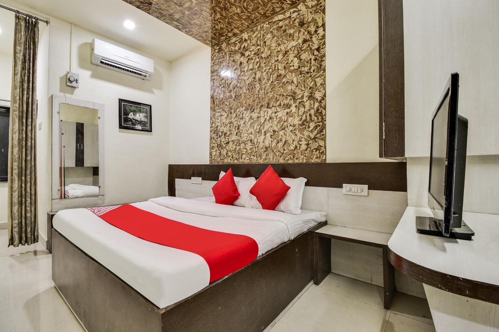 OYO 69828 Hotel Aryan Khamgaon Bagian luar foto